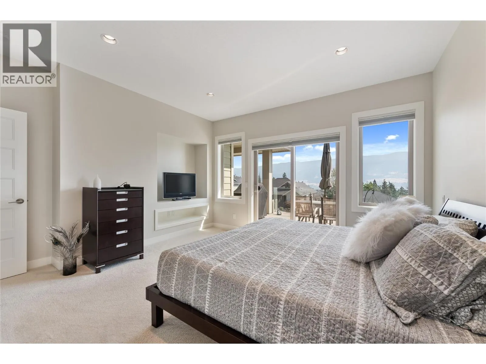 13464 Lake Hill Drive