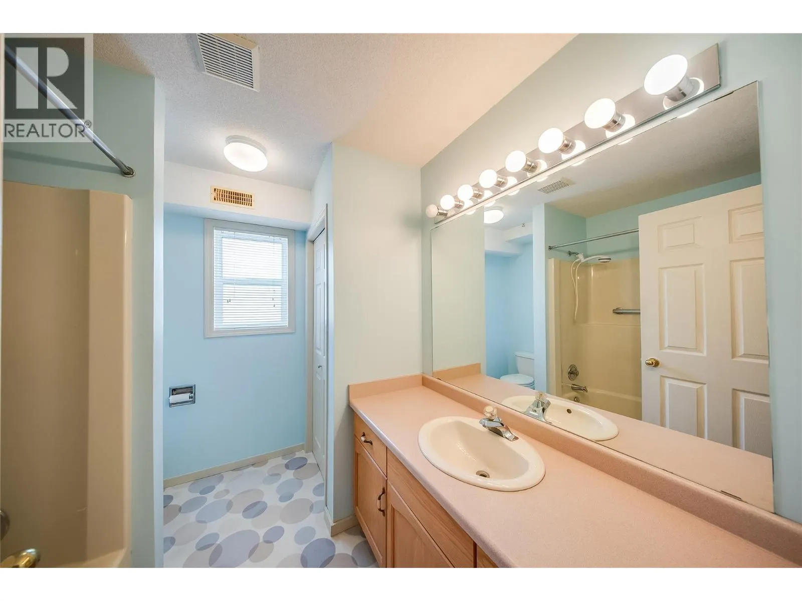 573 10th Avenue Unit# 4
