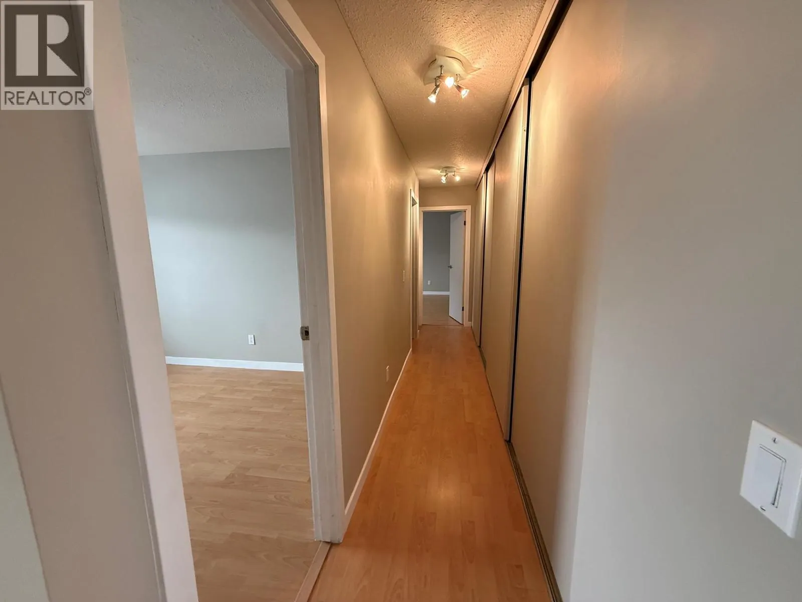 555 Rowcliffe Avenue Unit# 305