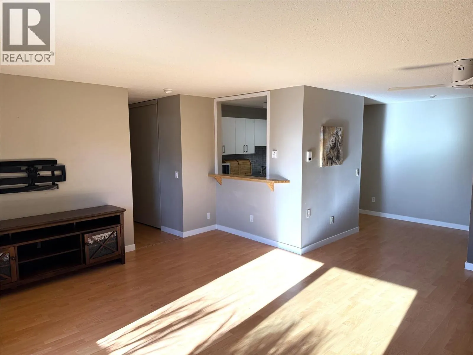 555 Rowcliffe Avenue Unit# 305