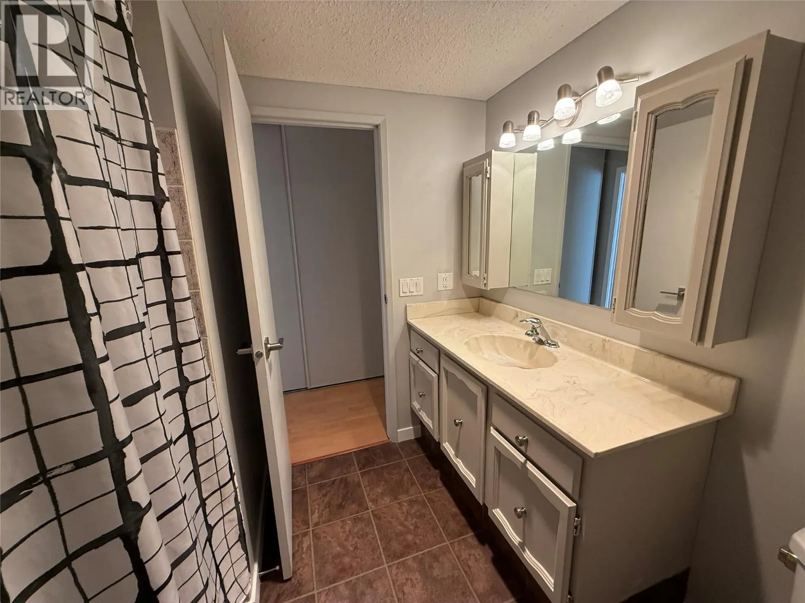 555 Rowcliffe Avenue Unit# 305