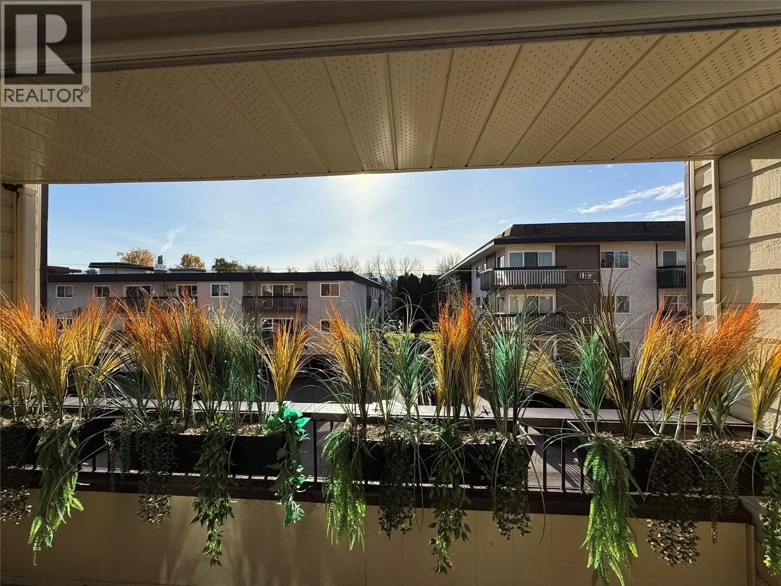 555 Rowcliffe Avenue Unit# 305