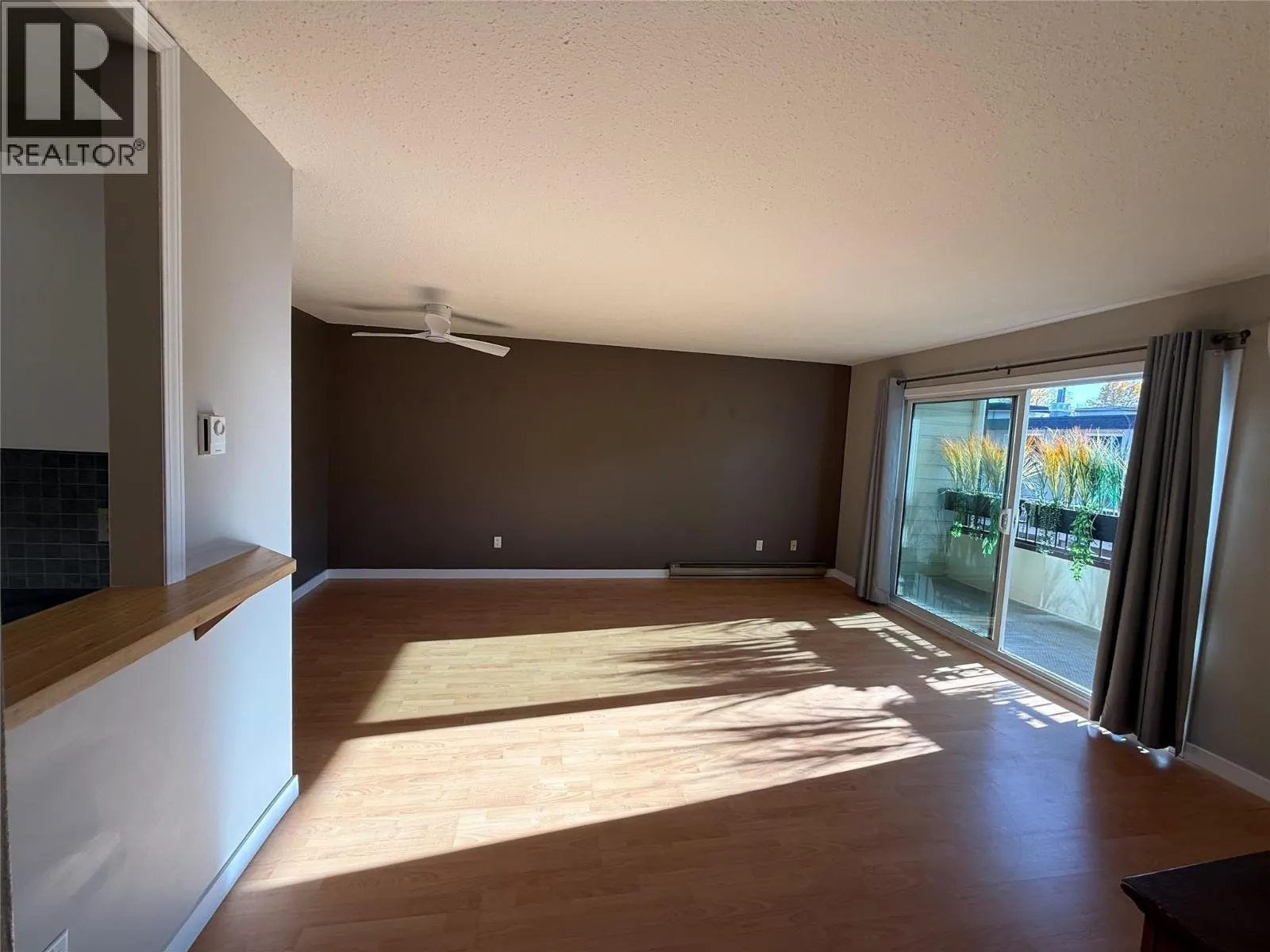 555 Rowcliffe Avenue Unit# 305