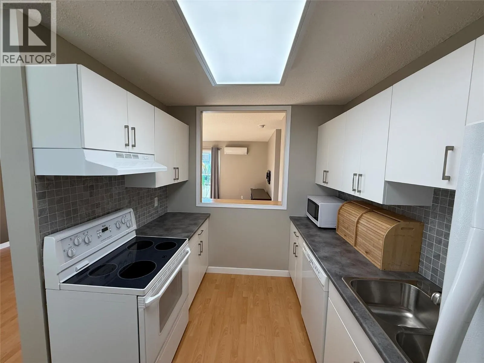 555 Rowcliffe Avenue Unit# 305