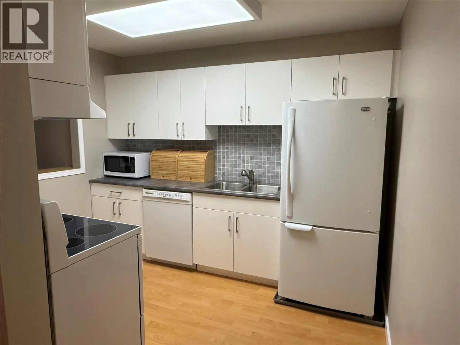 555 Rowcliffe Avenue Unit# 305