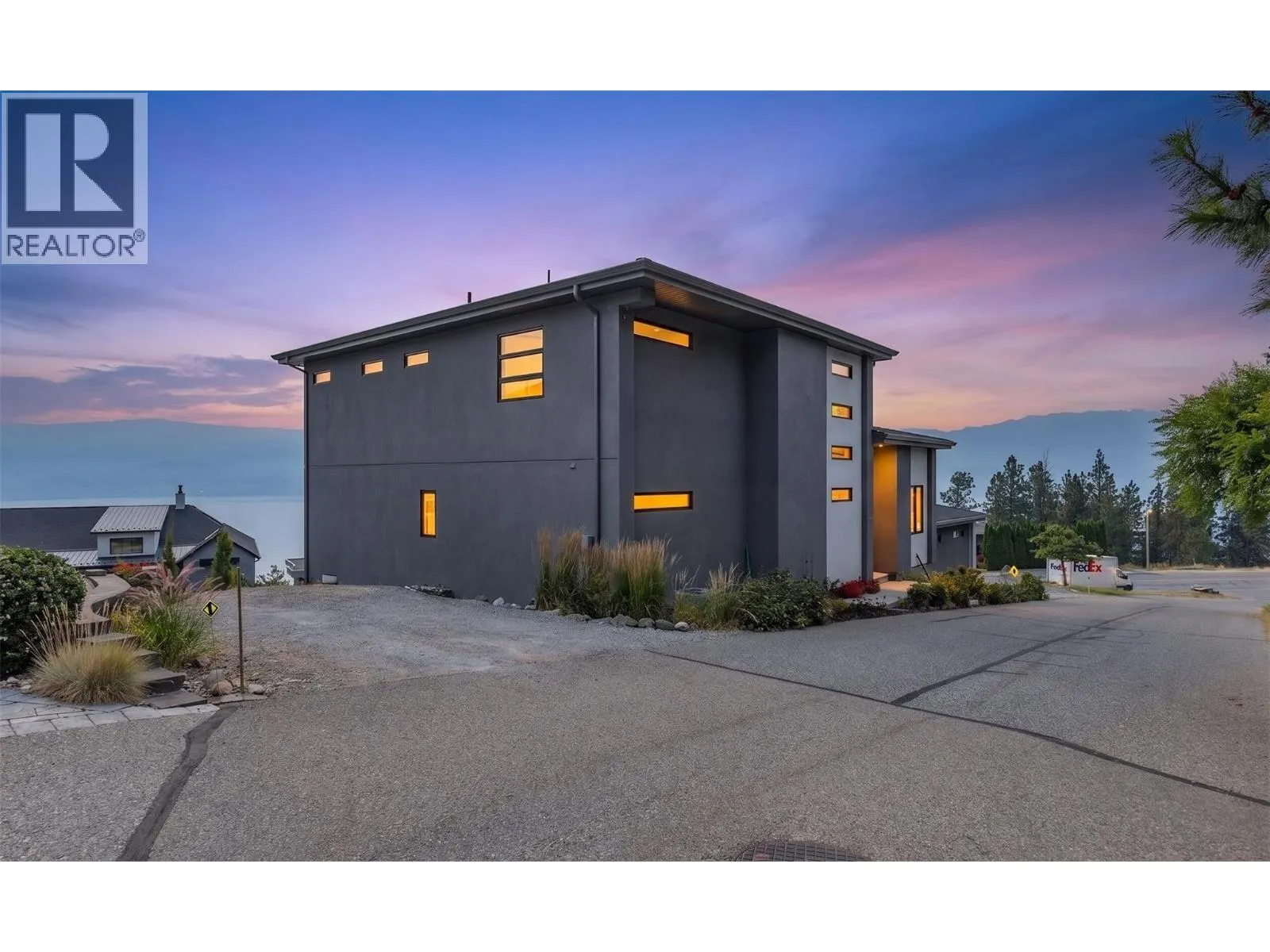 1534 GREGORY Road
