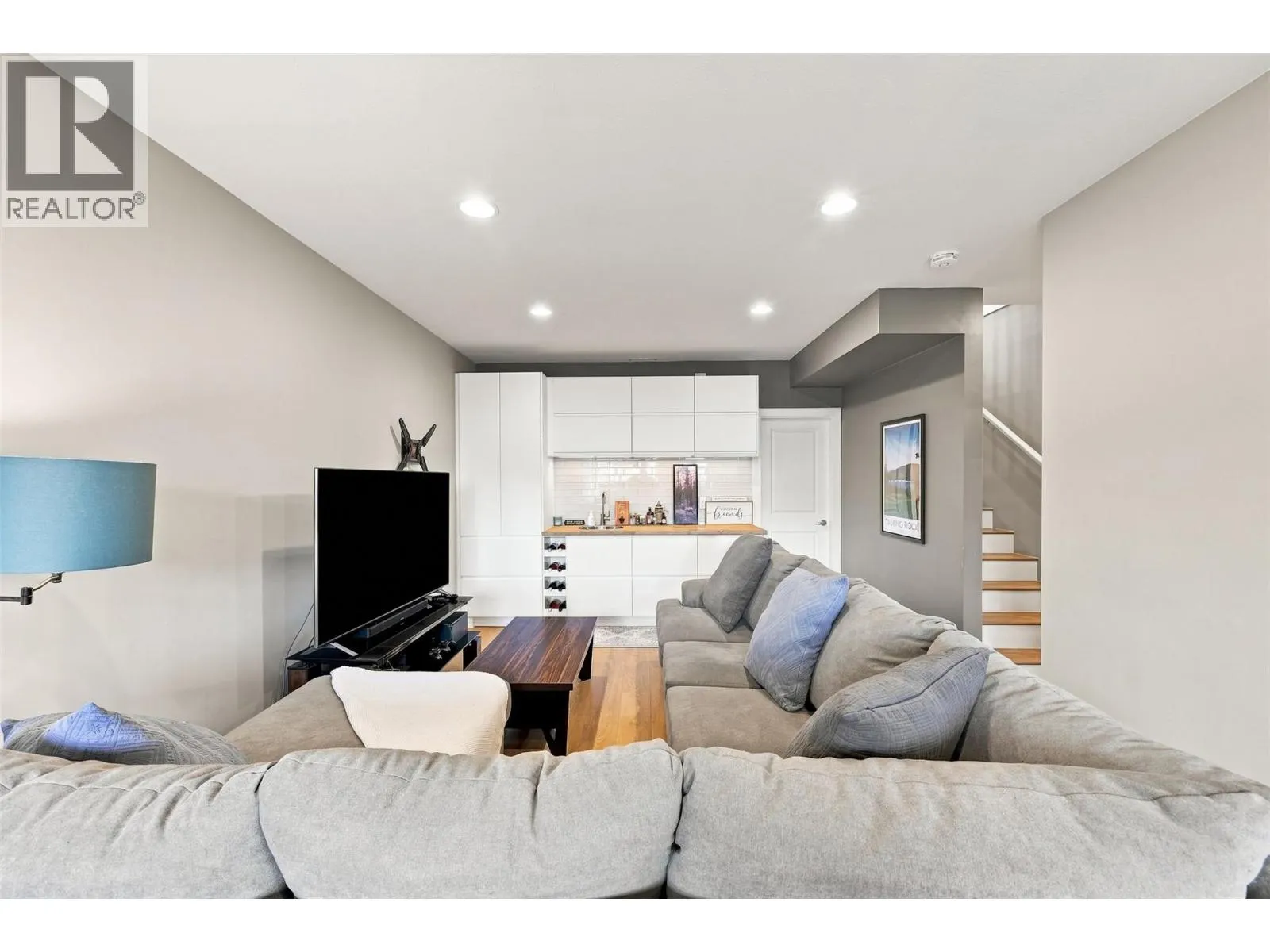 2200 LINFIELD Drive Unit# 32