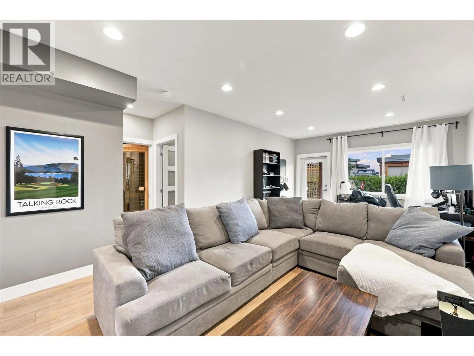 2200 LINFIELD Drive Unit# 32