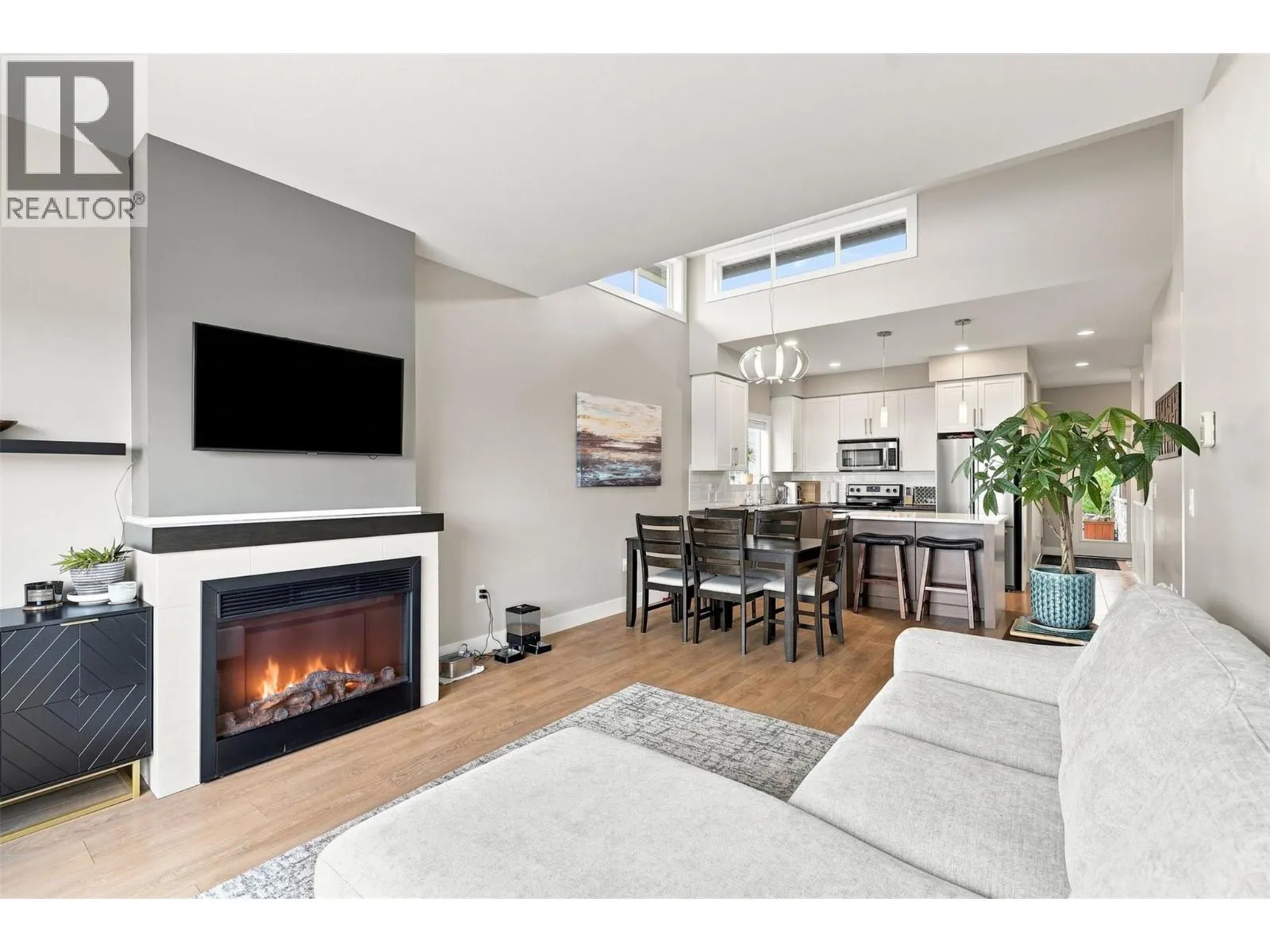 2200 LINFIELD Drive Unit# 32