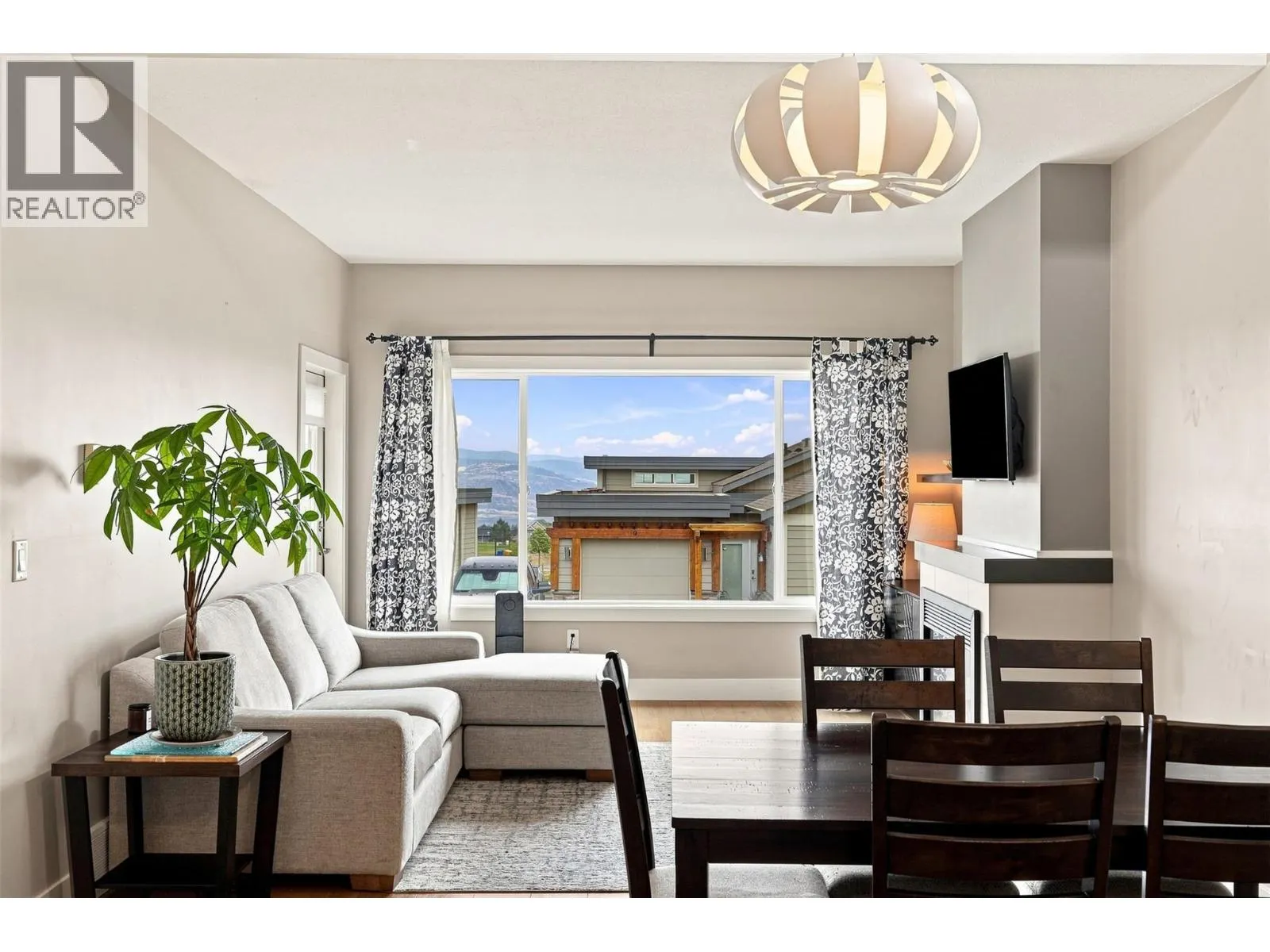 2200 LINFIELD Drive Unit# 32