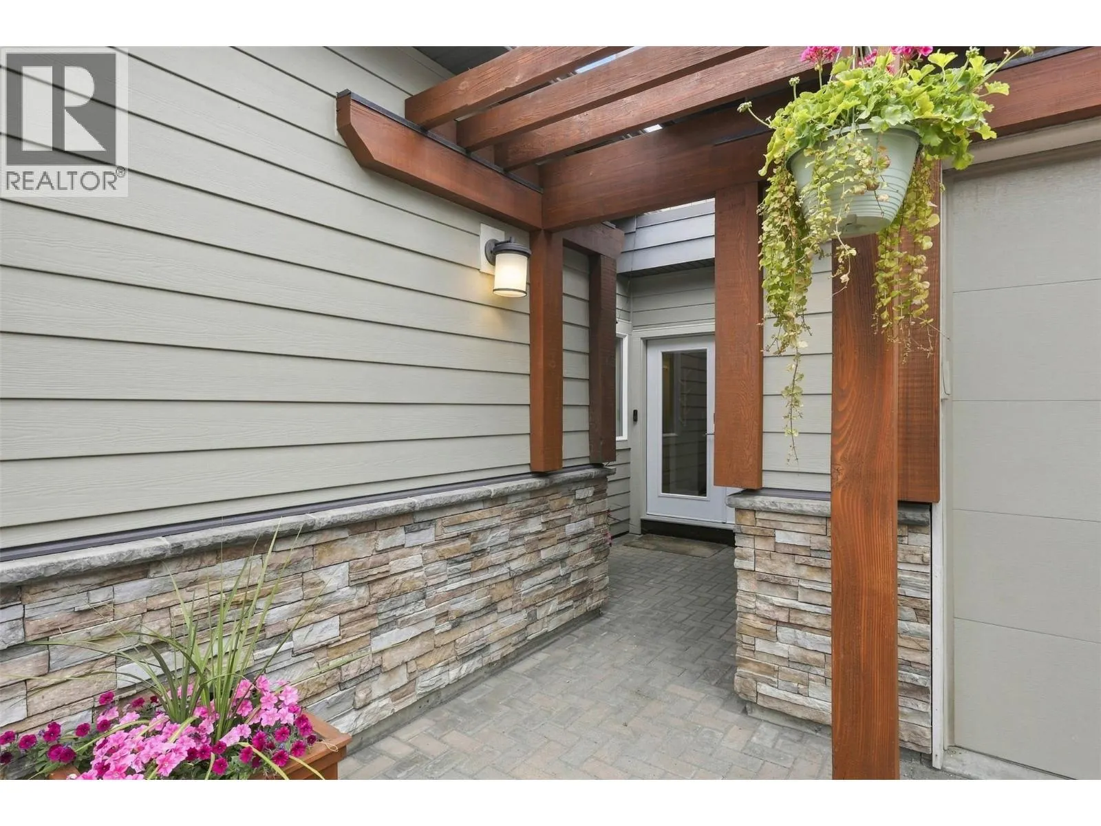 2200 LINFIELD Drive Unit# 32