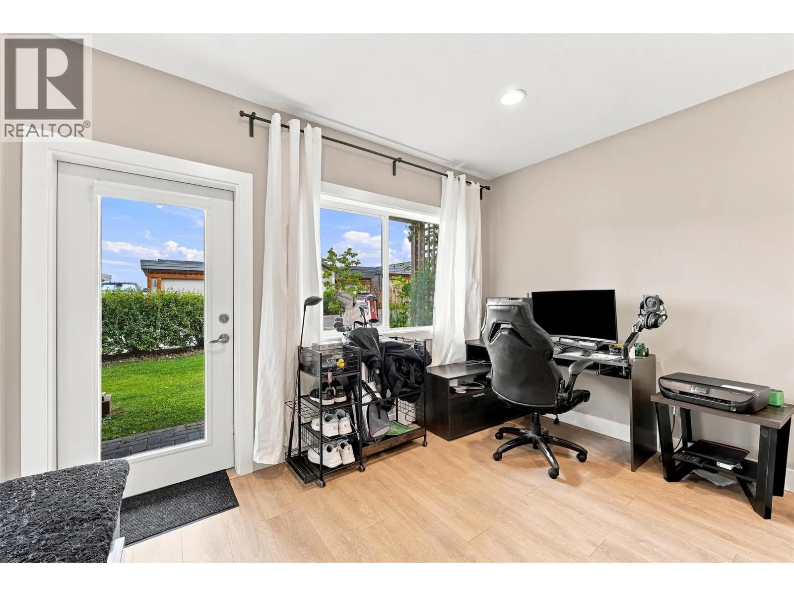 2200 LINFIELD Drive Unit# 32