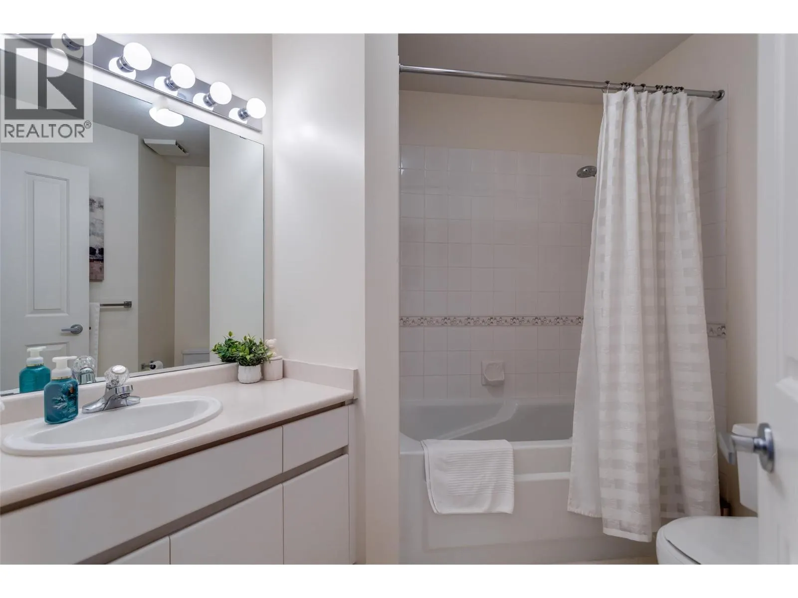 2350 Stillingfleet Road Unit# 213