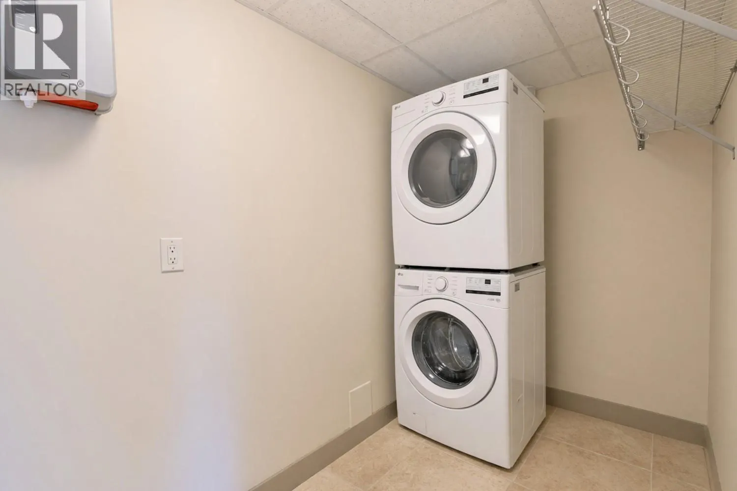 873 FORESTBROOK Drive Unit# 404