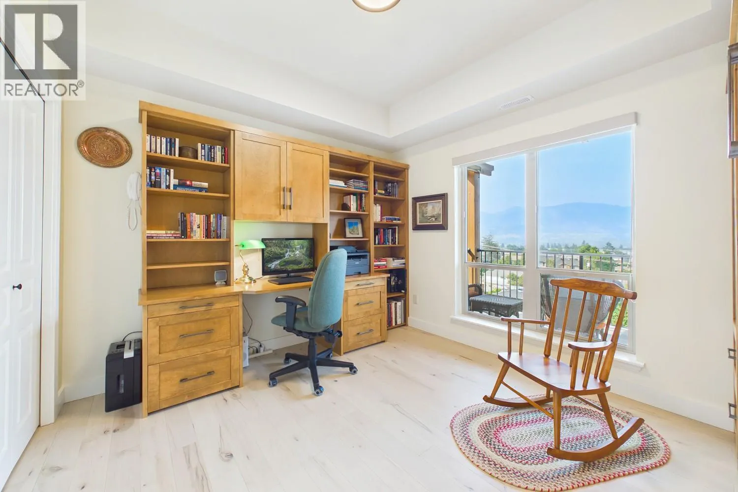 873 FORESTBROOK Drive Unit# 404