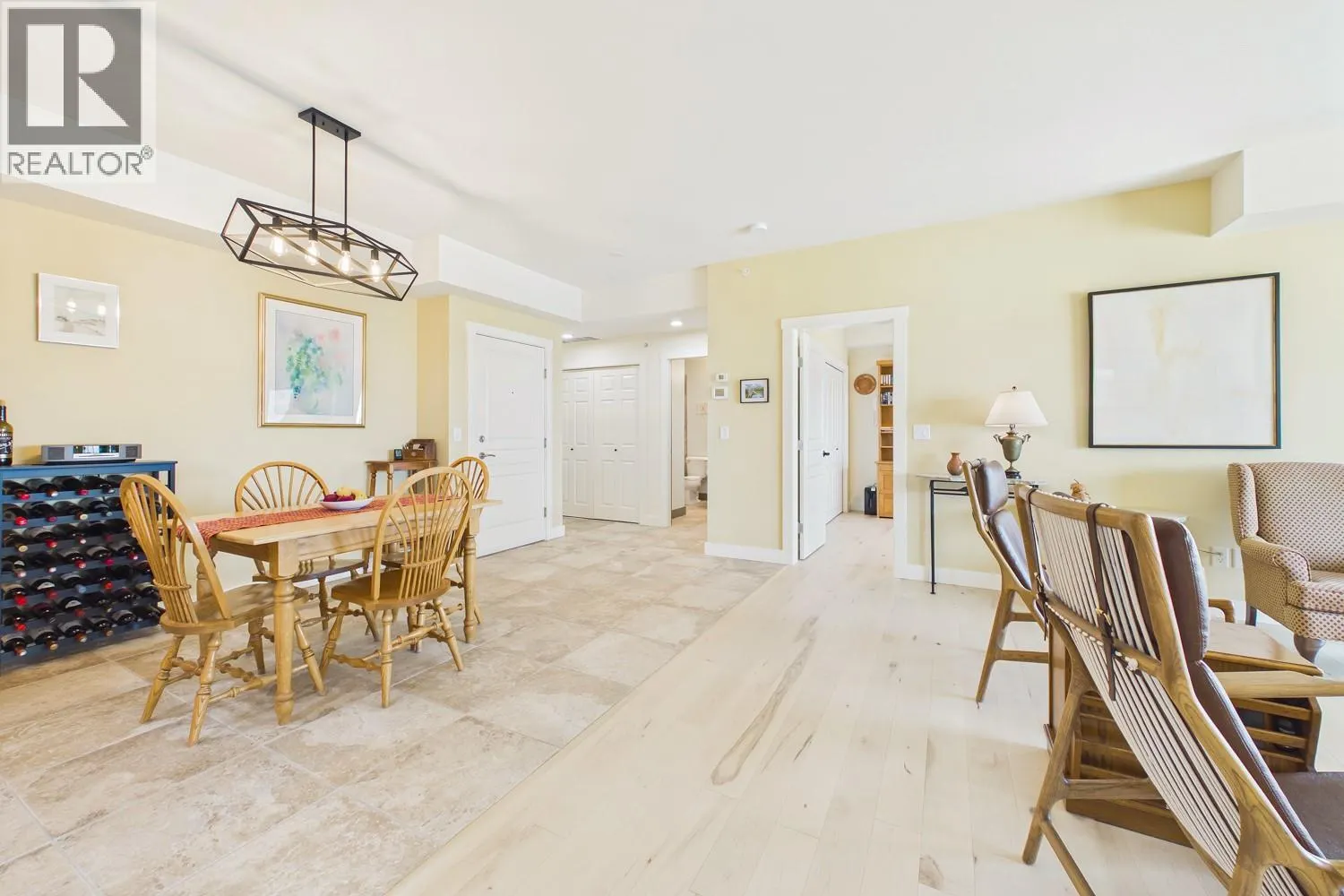 873 FORESTBROOK Drive Unit# 404