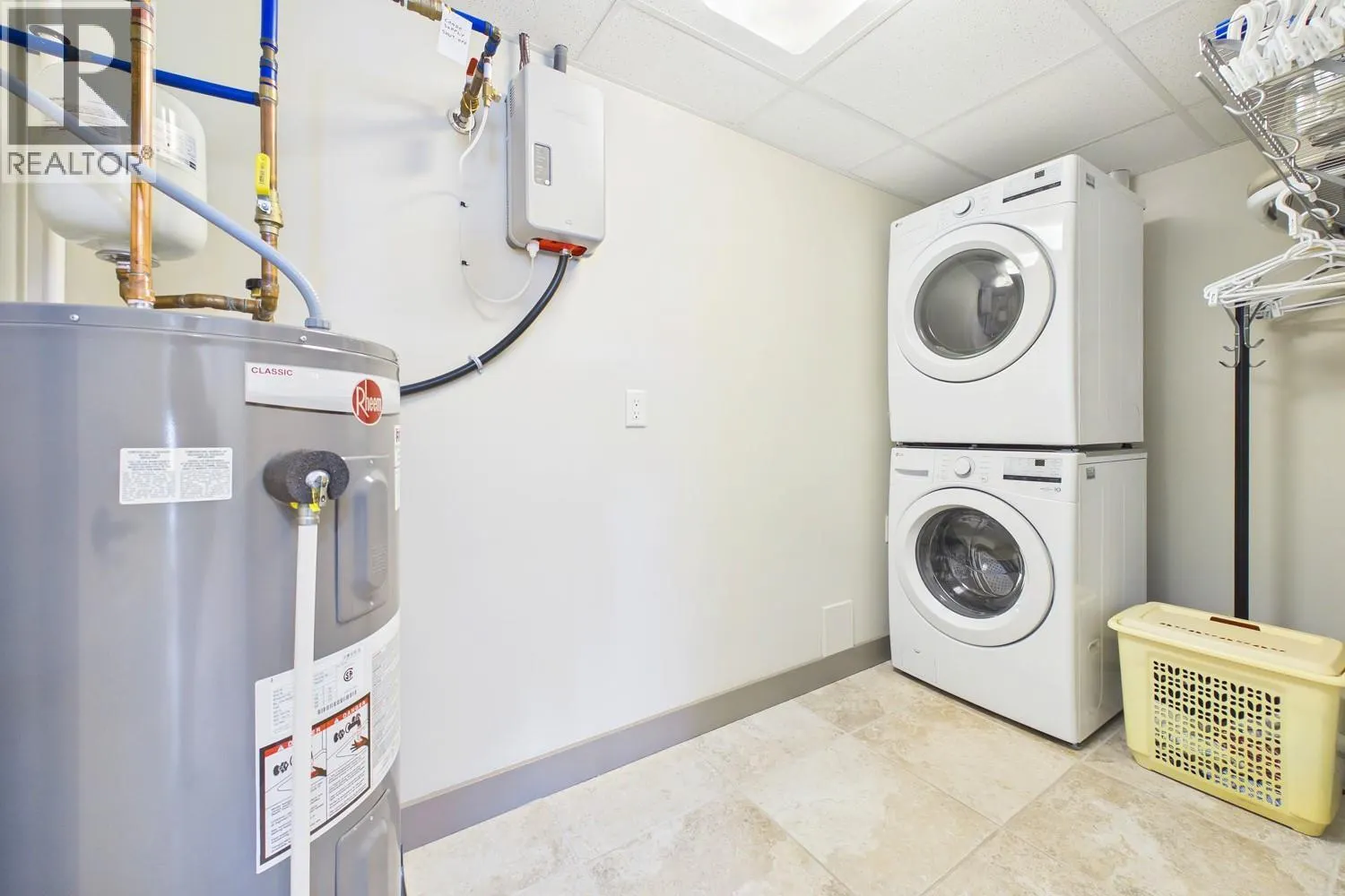 873 FORESTBROOK Drive Unit# 404