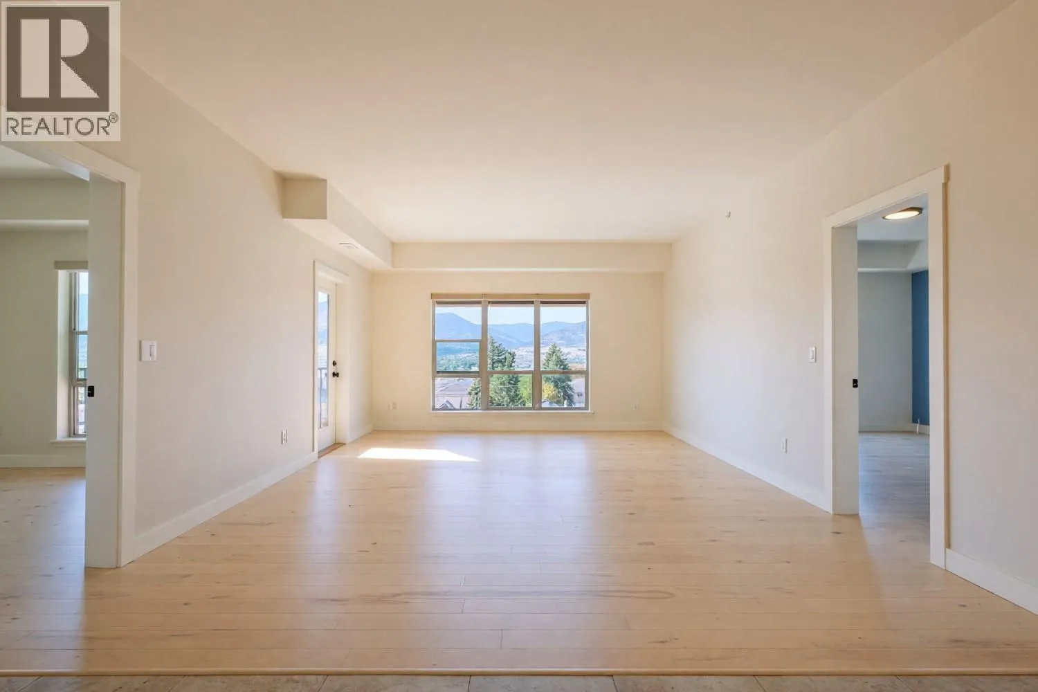 873 FORESTBROOK Drive Unit# 404