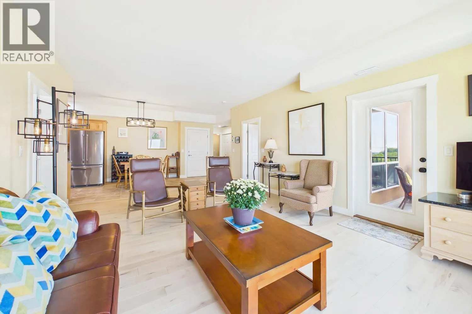 873 FORESTBROOK Drive Unit# 404