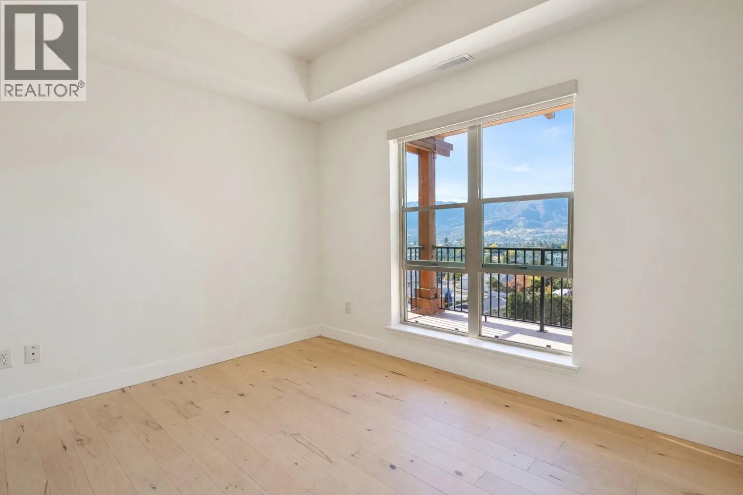 873 FORESTBROOK Drive Unit# 404