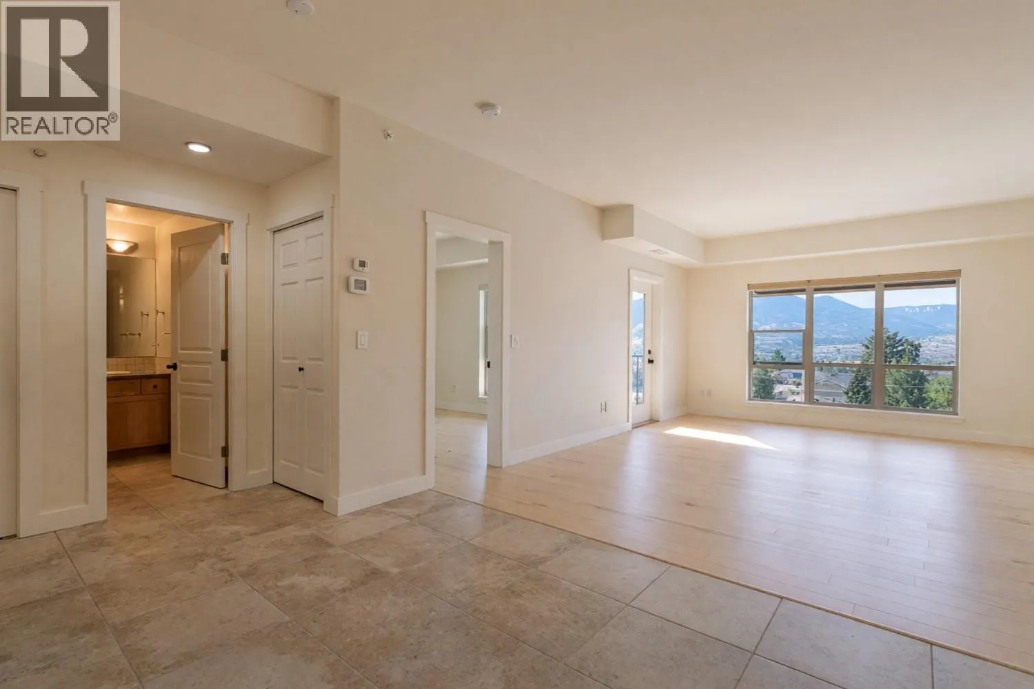 873 FORESTBROOK Drive Unit# 404