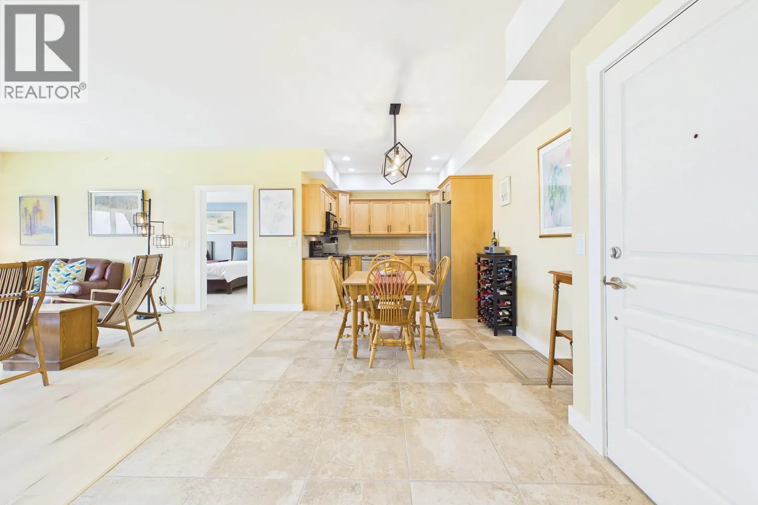 873 FORESTBROOK Drive Unit# 404