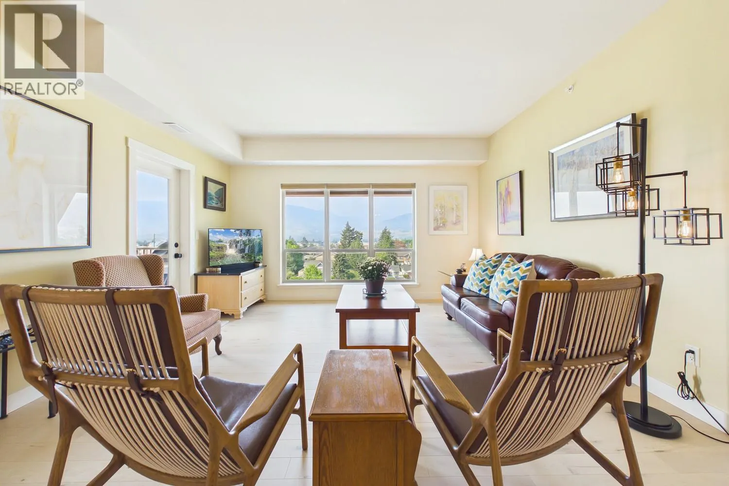 873 FORESTBROOK Drive Unit# 404