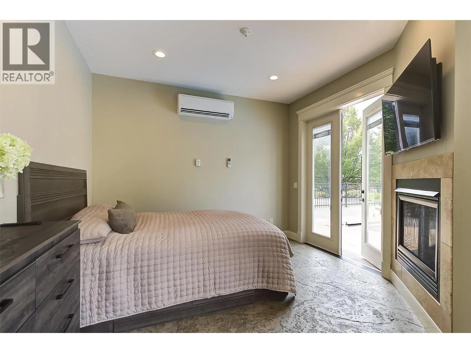 4466 Rattenbury Court