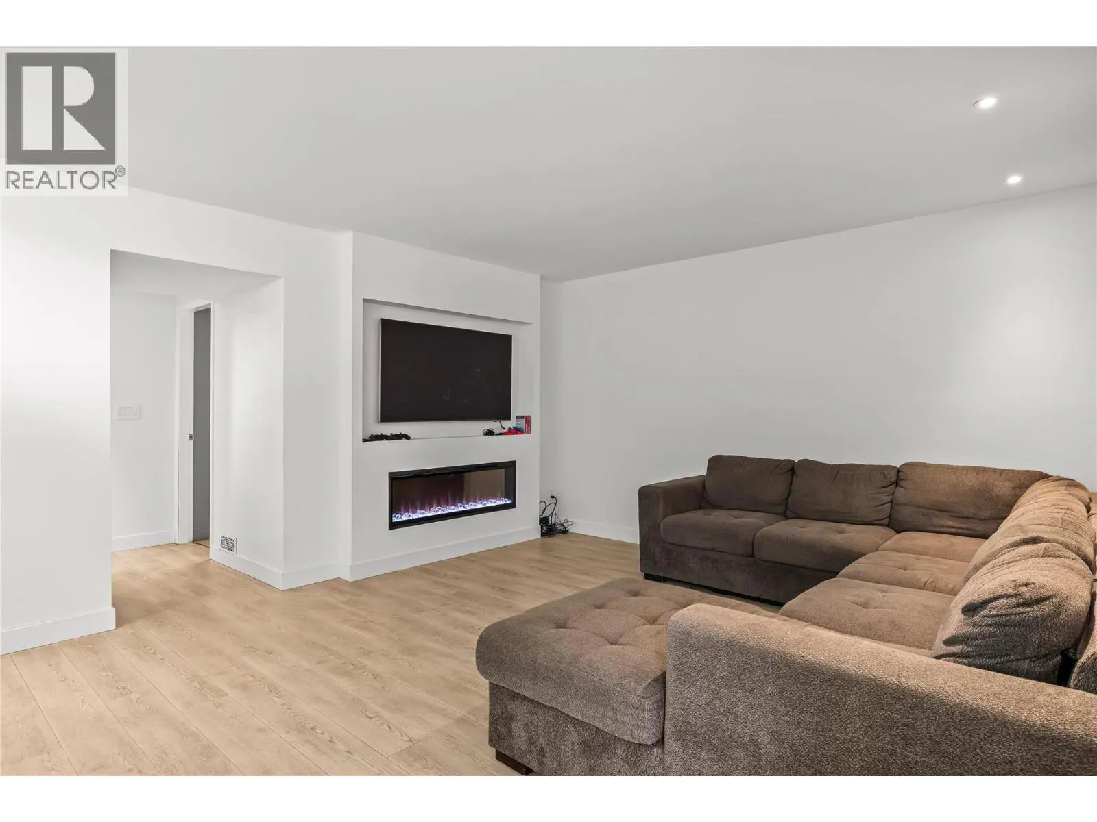 263 Dalgleish Court