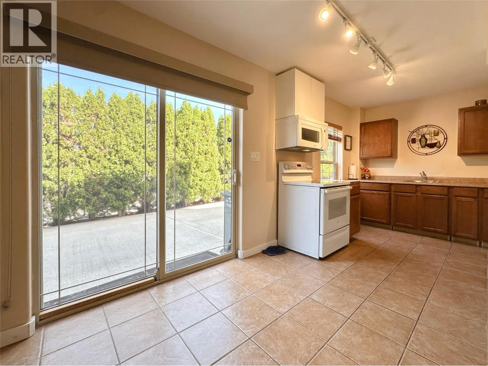 4005 FAIRWINDS Drive