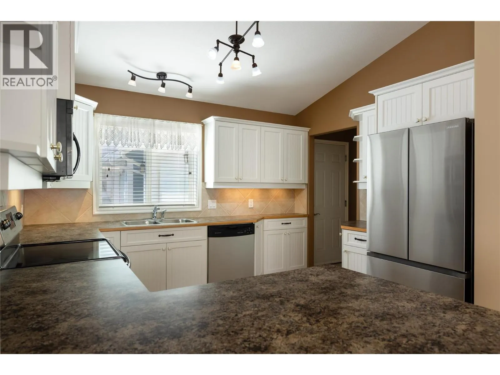 #10 1231 10 Street SW