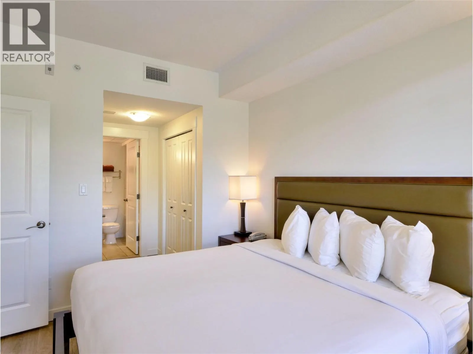 4200 LAKESHORE Drive Unit# 334