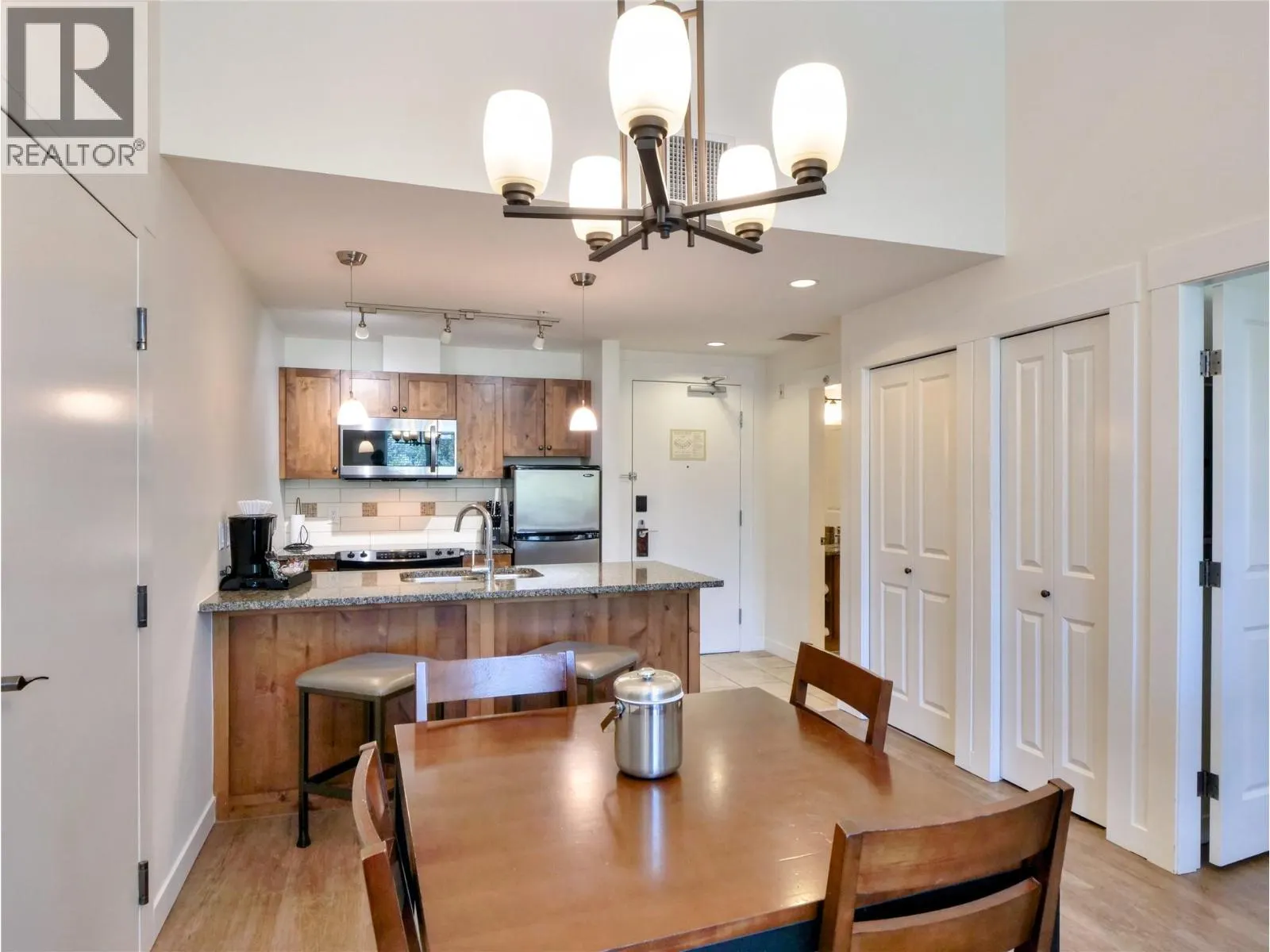 4200 LAKESHORE Drive Unit# 334