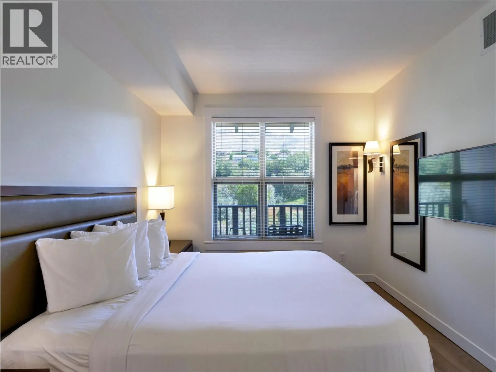 4200 LAKESHORE Drive Unit# 334
