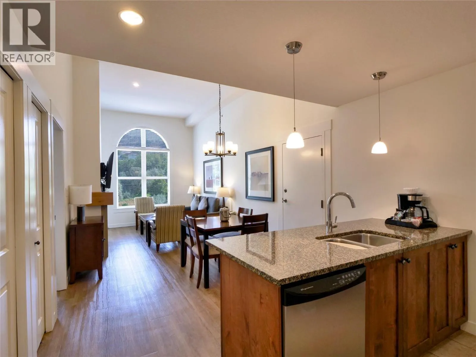 4200 LAKESHORE Drive Unit# 334