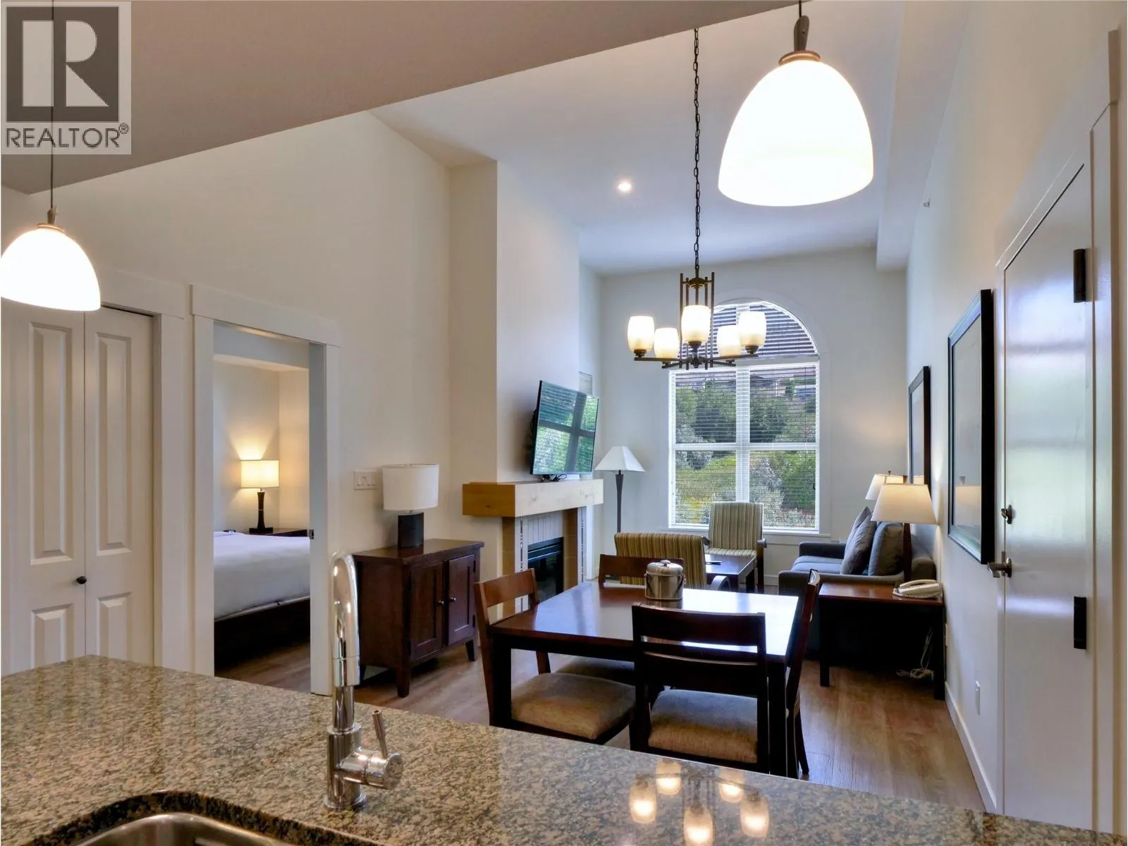 4200 LAKESHORE Drive Unit# 334