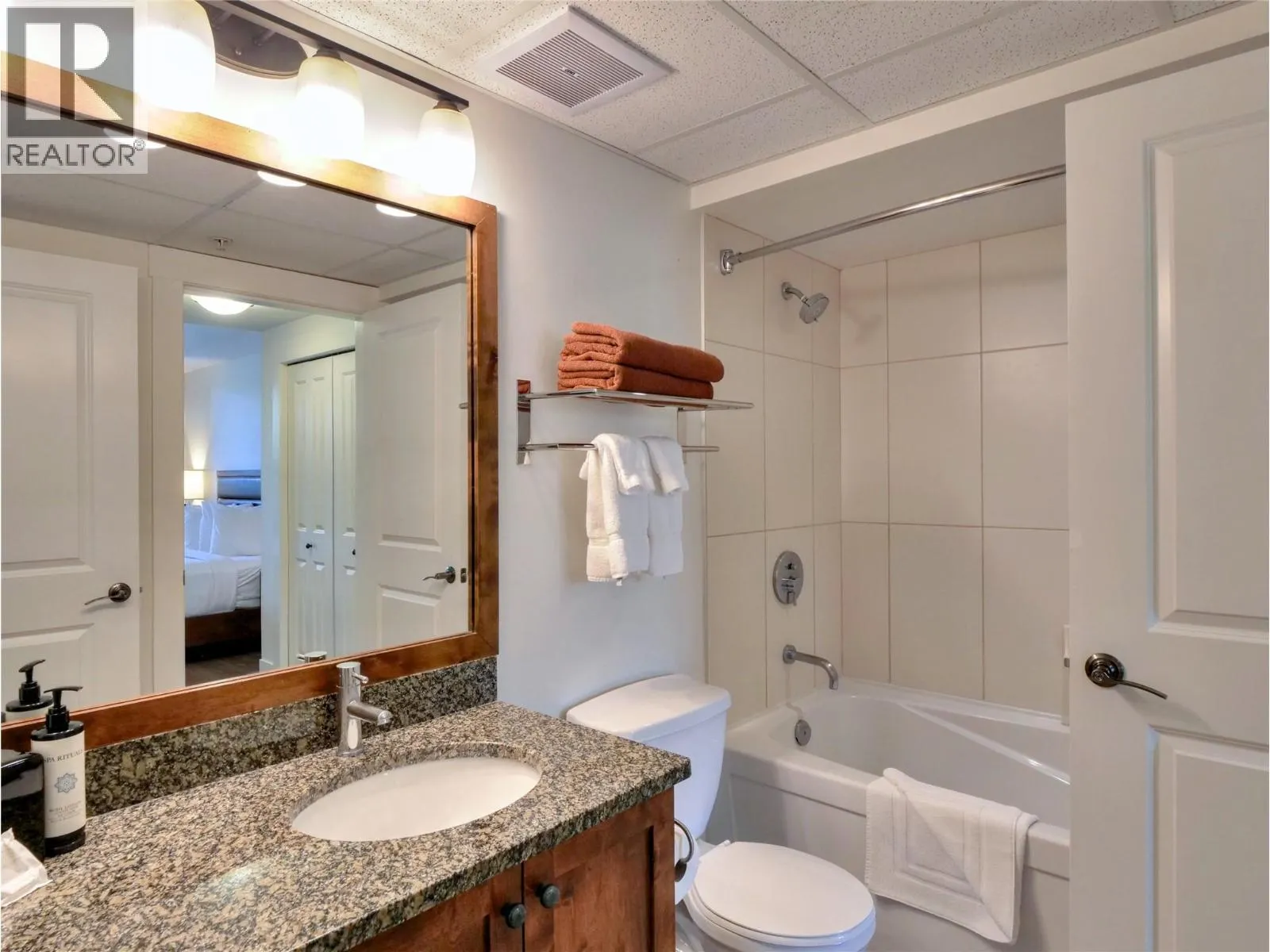 4200 LAKESHORE Drive Unit# 334