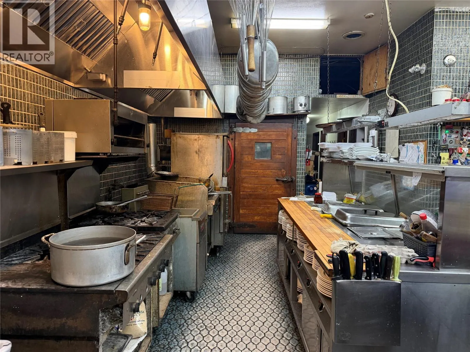 5948 MAIN Street