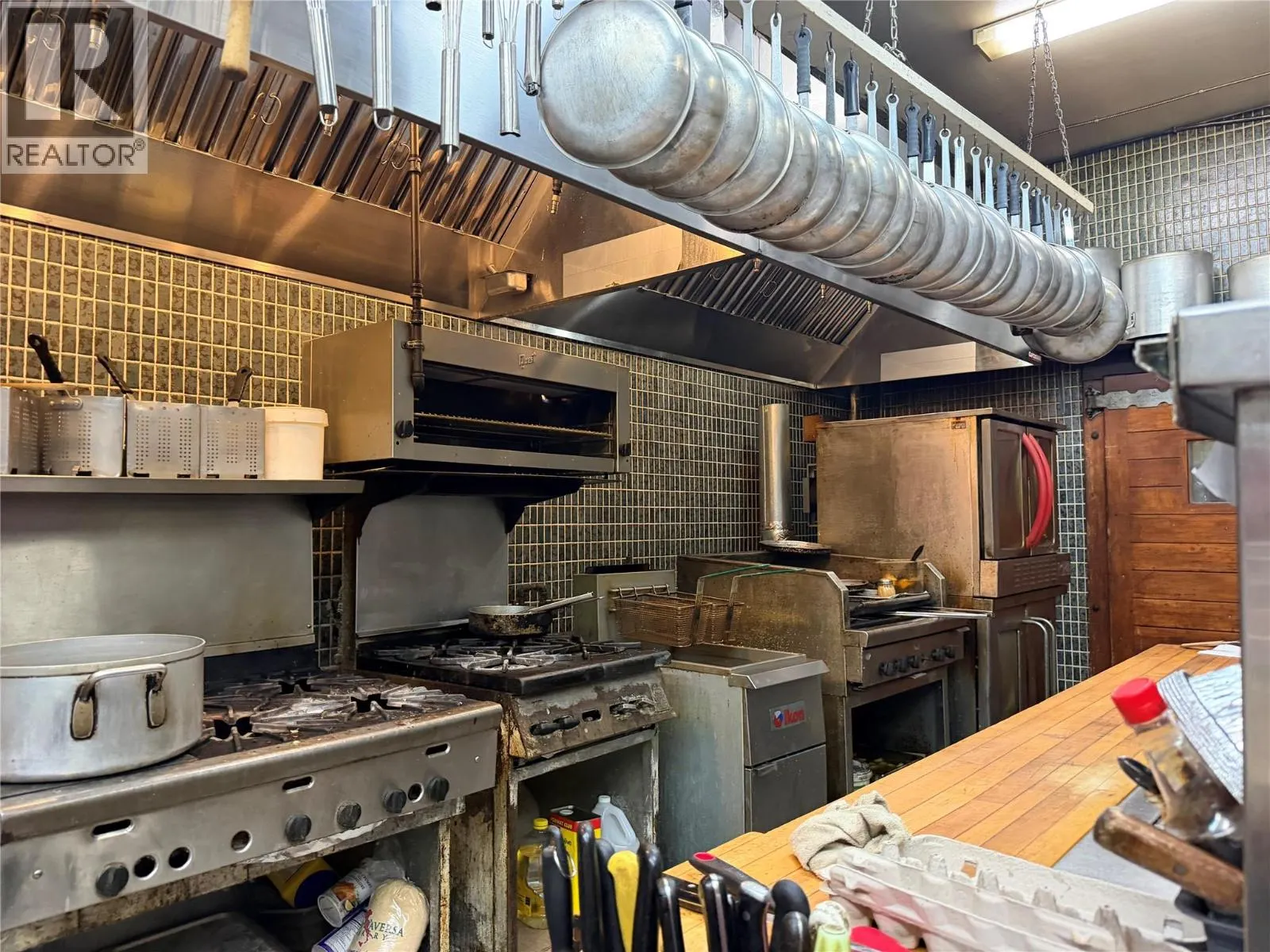 5948 MAIN Street