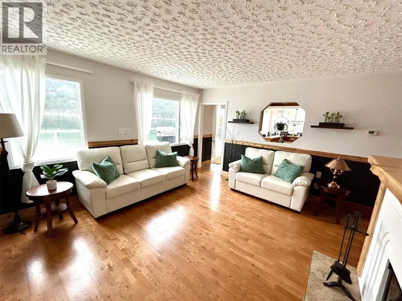2437 Blind Bay Road