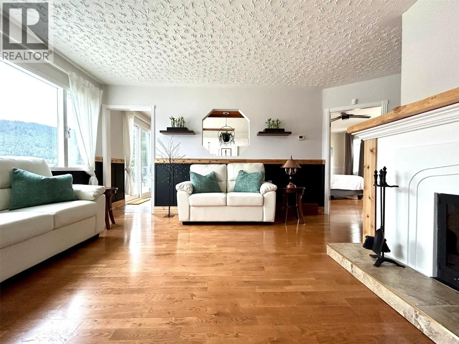 2437 Blind Bay Road