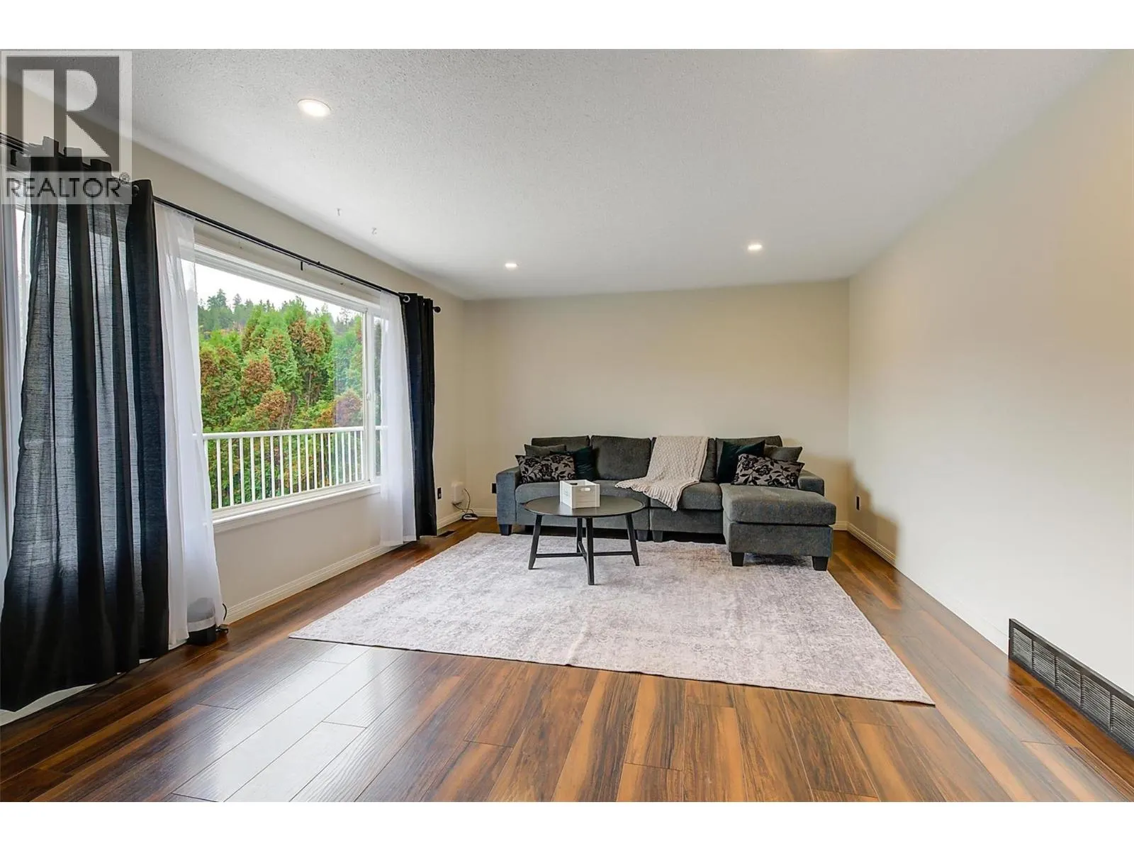 790 Torrs Court