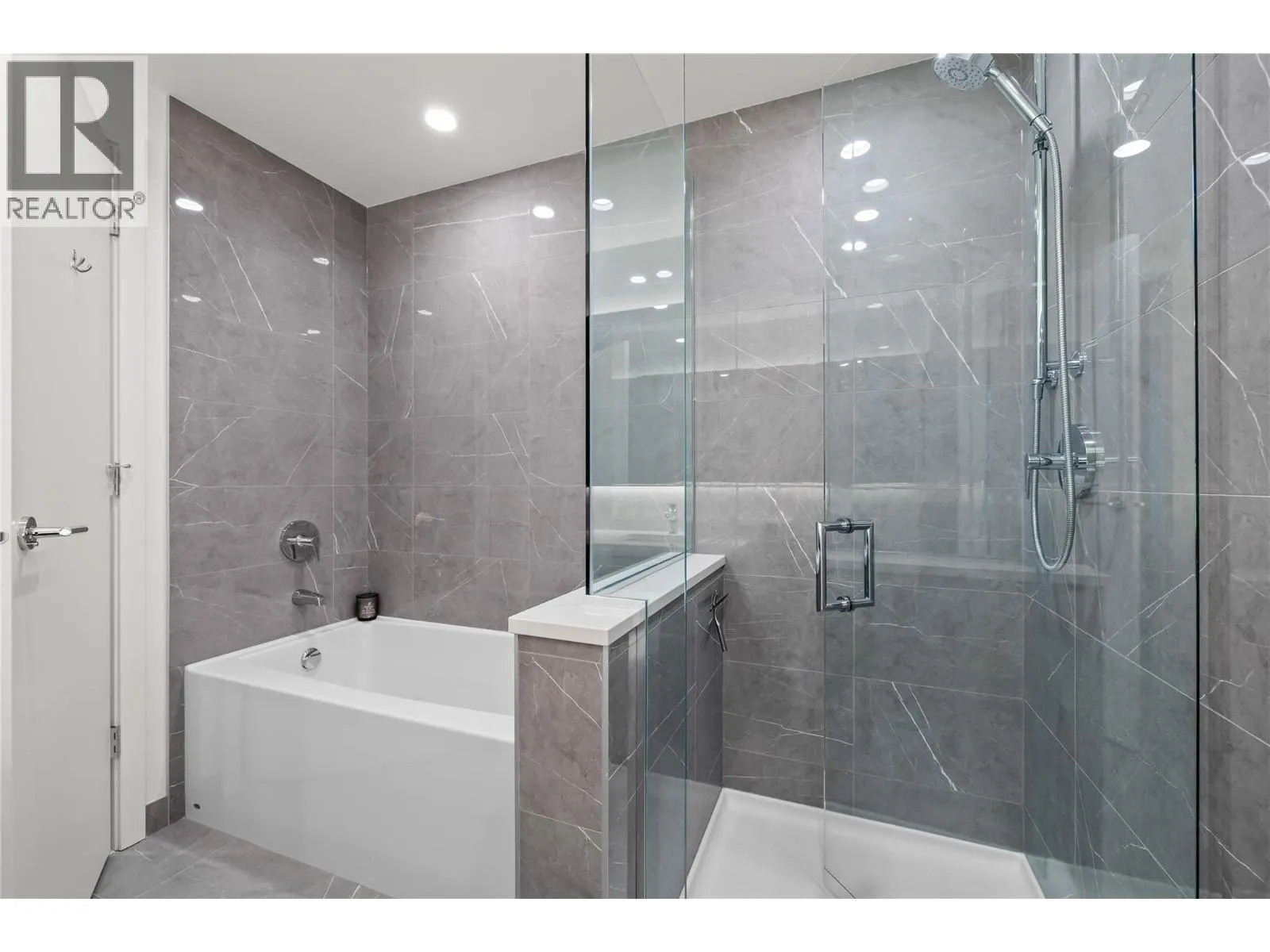 238 Leon Avenue Unit# 2007