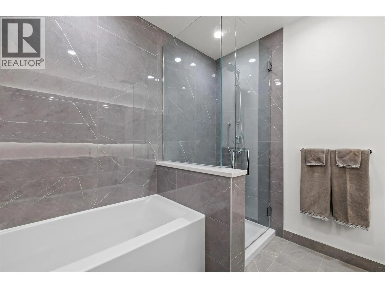 238 Leon Avenue Unit# 2007