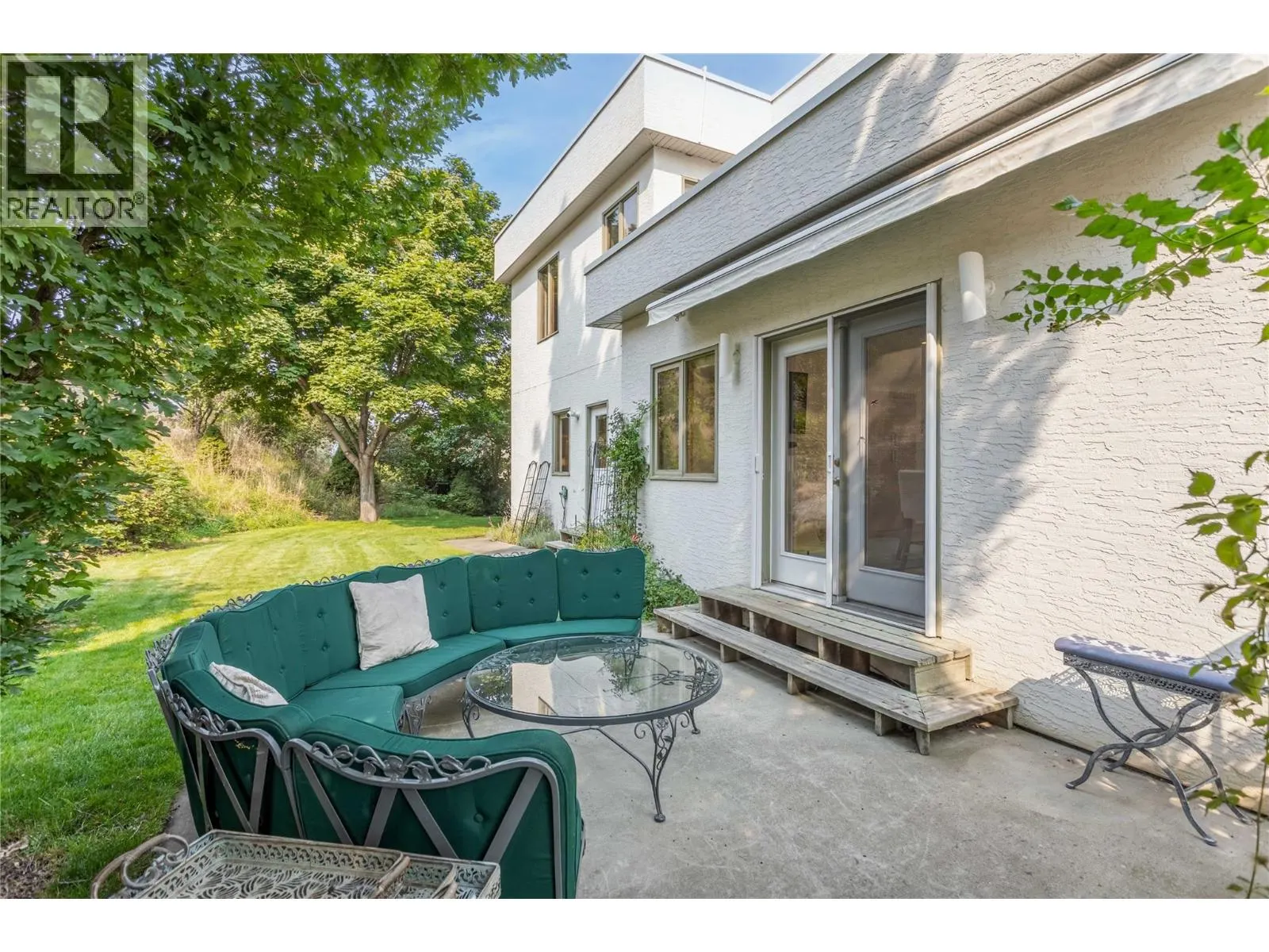 5851 Lakeshore Road