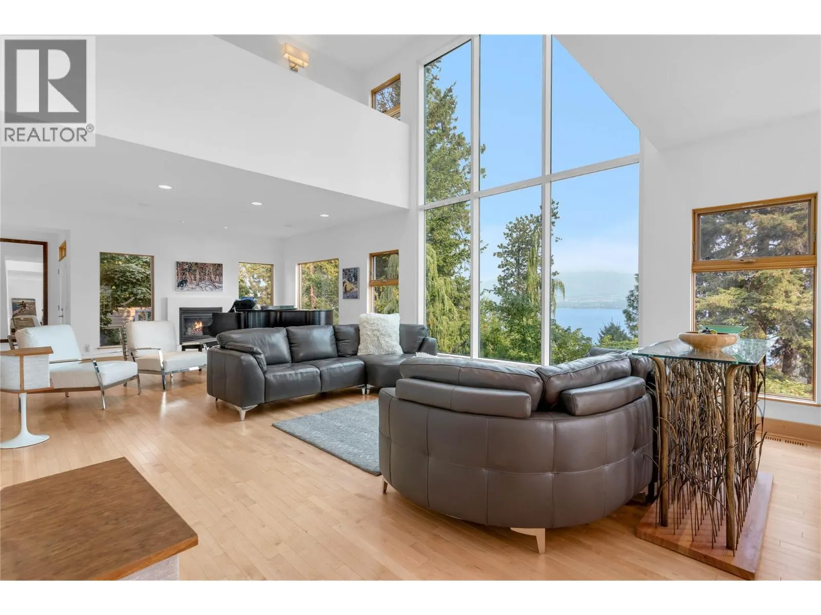 5851 Lakeshore Road