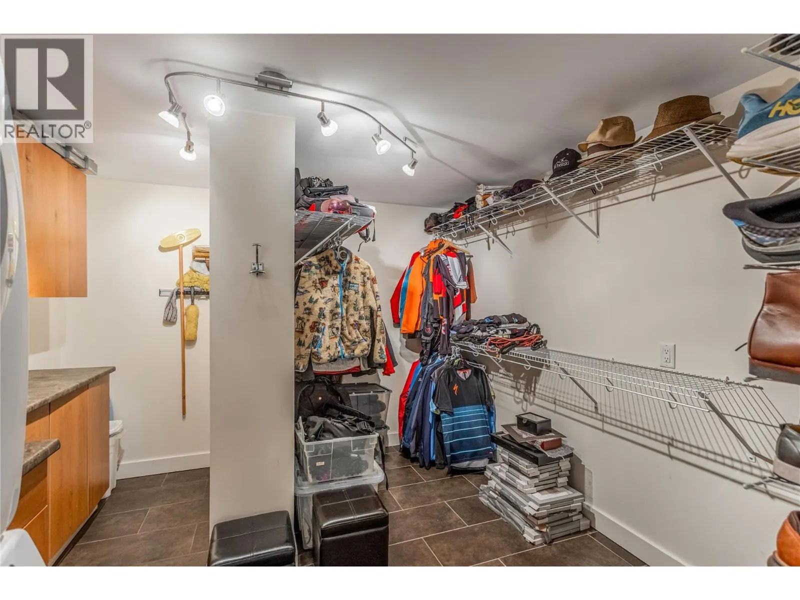 5851 Lakeshore Road