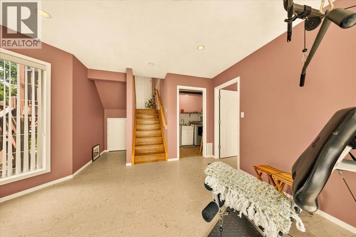 20B Wolf Crescent