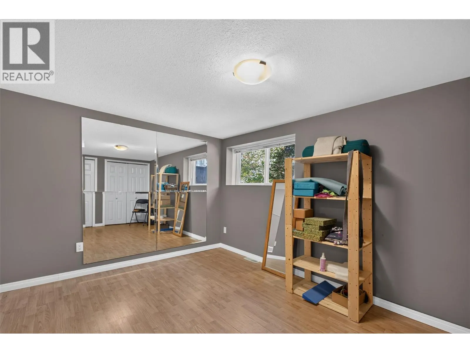 3983 Lakevale Place