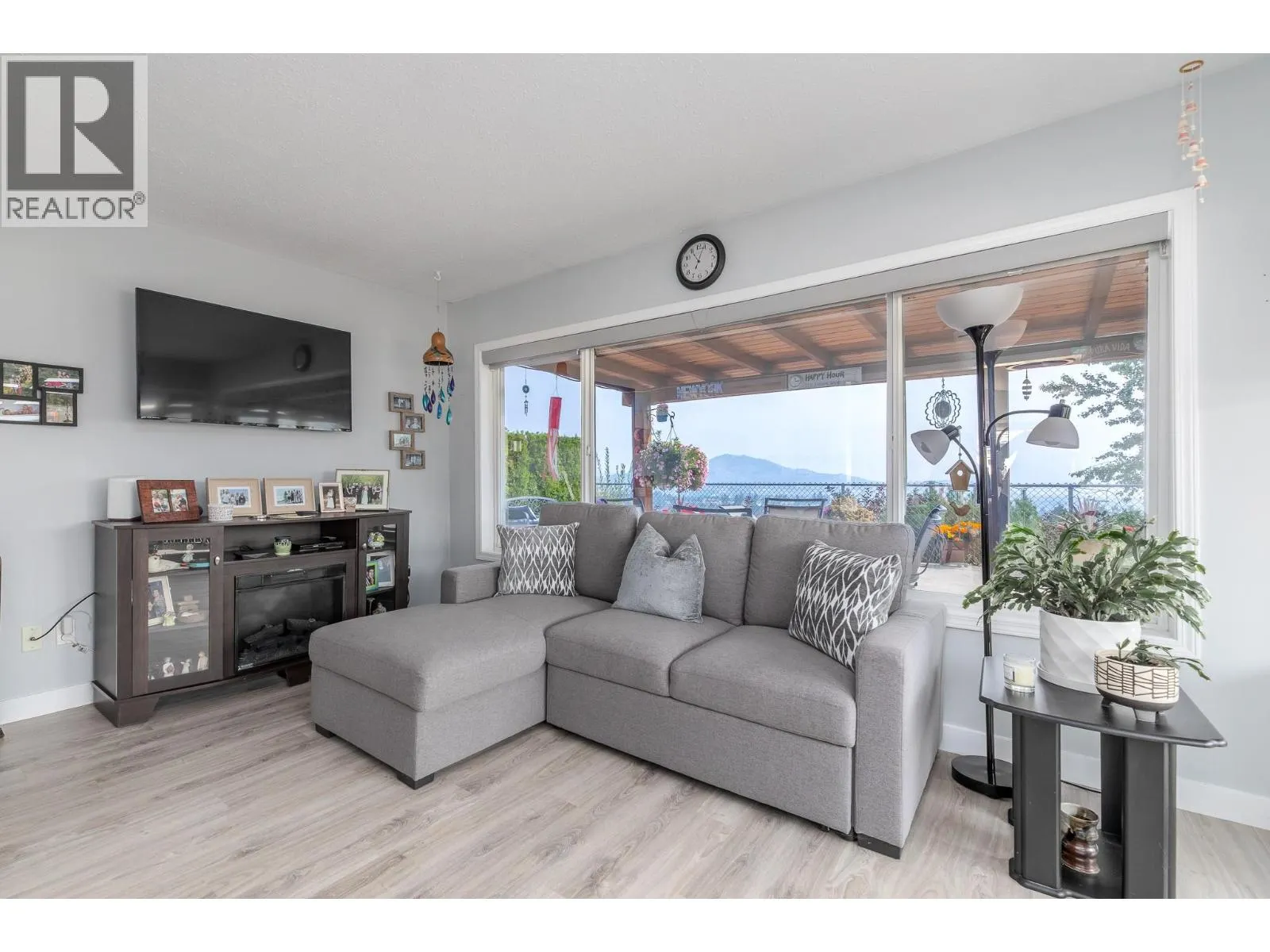 3689 Morningside Drive